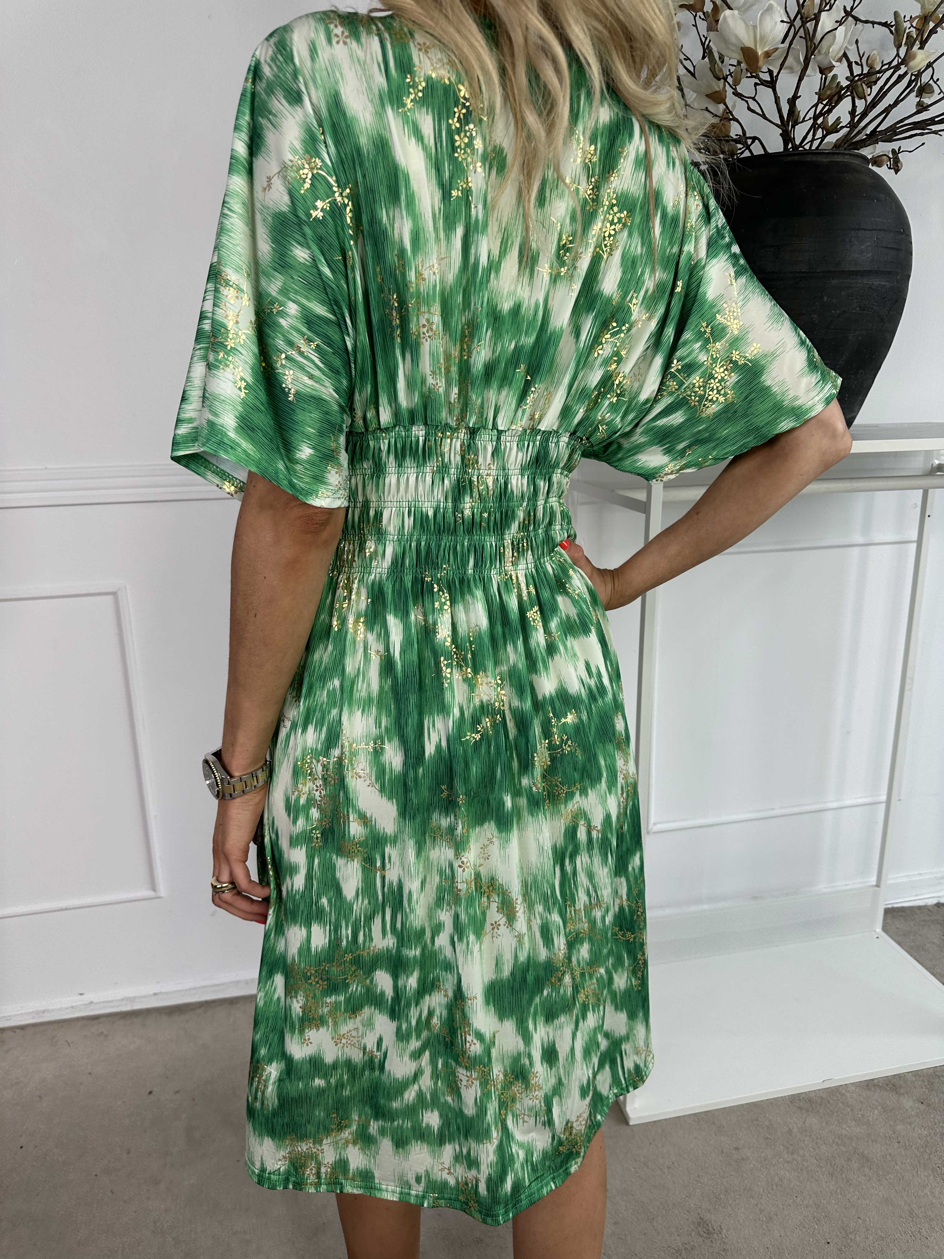 Pams Art Short - Mönstrad elastisk klänning med guldblommor